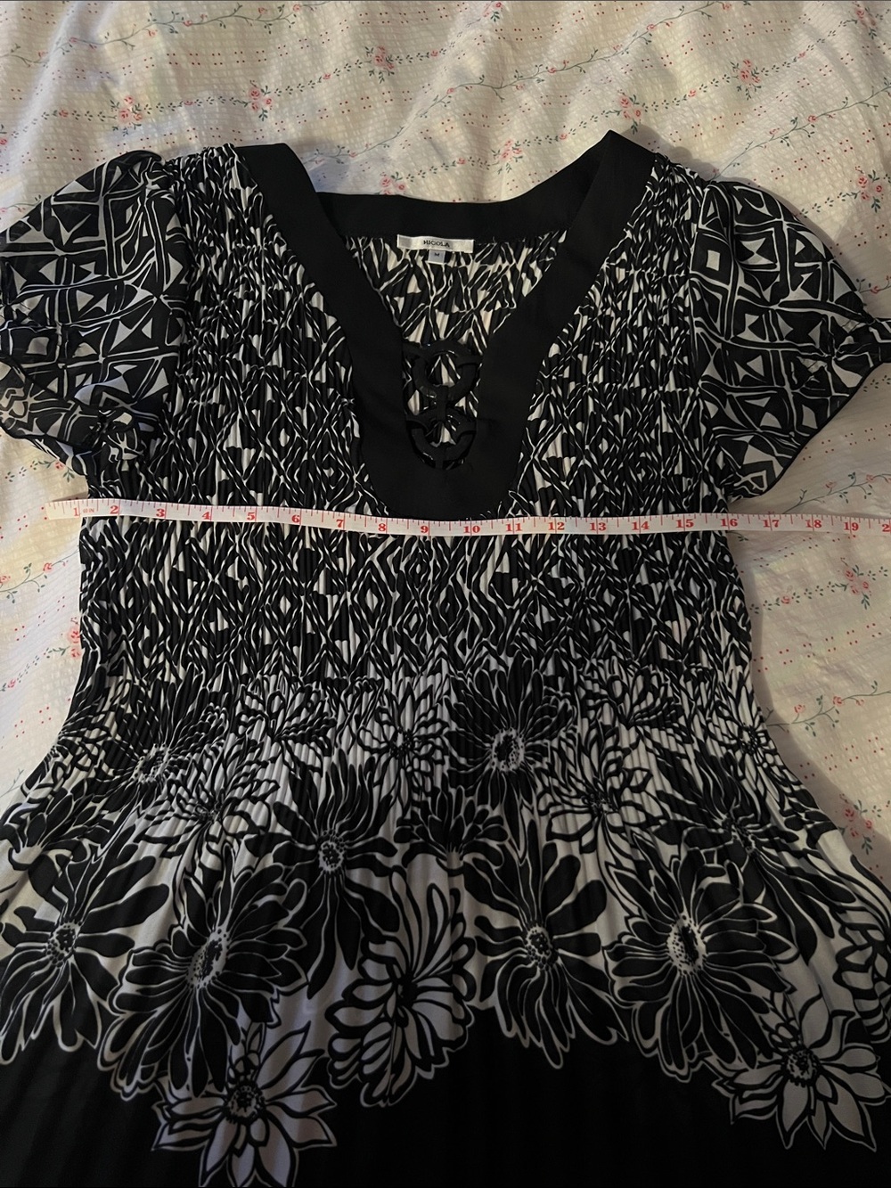 NICOLA Black & White Floral Smocked Tunic Top - Picture 10 of 10